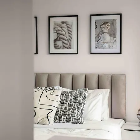 Apartamento Phaedrus Living Seaside Residences 06 *