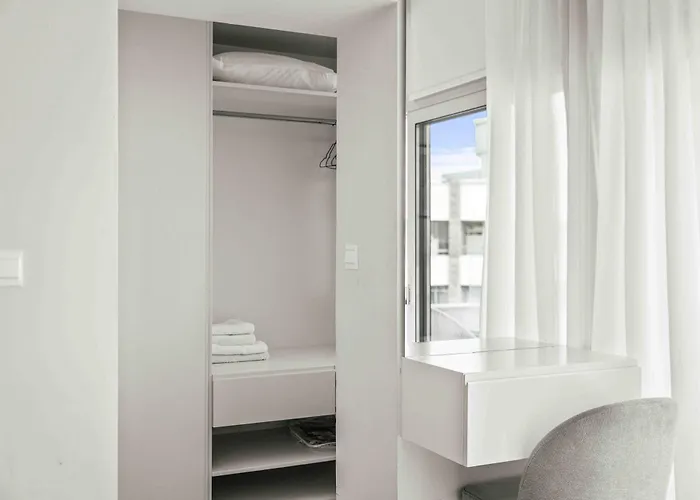 Phaedrus Living Seaside Residences 06